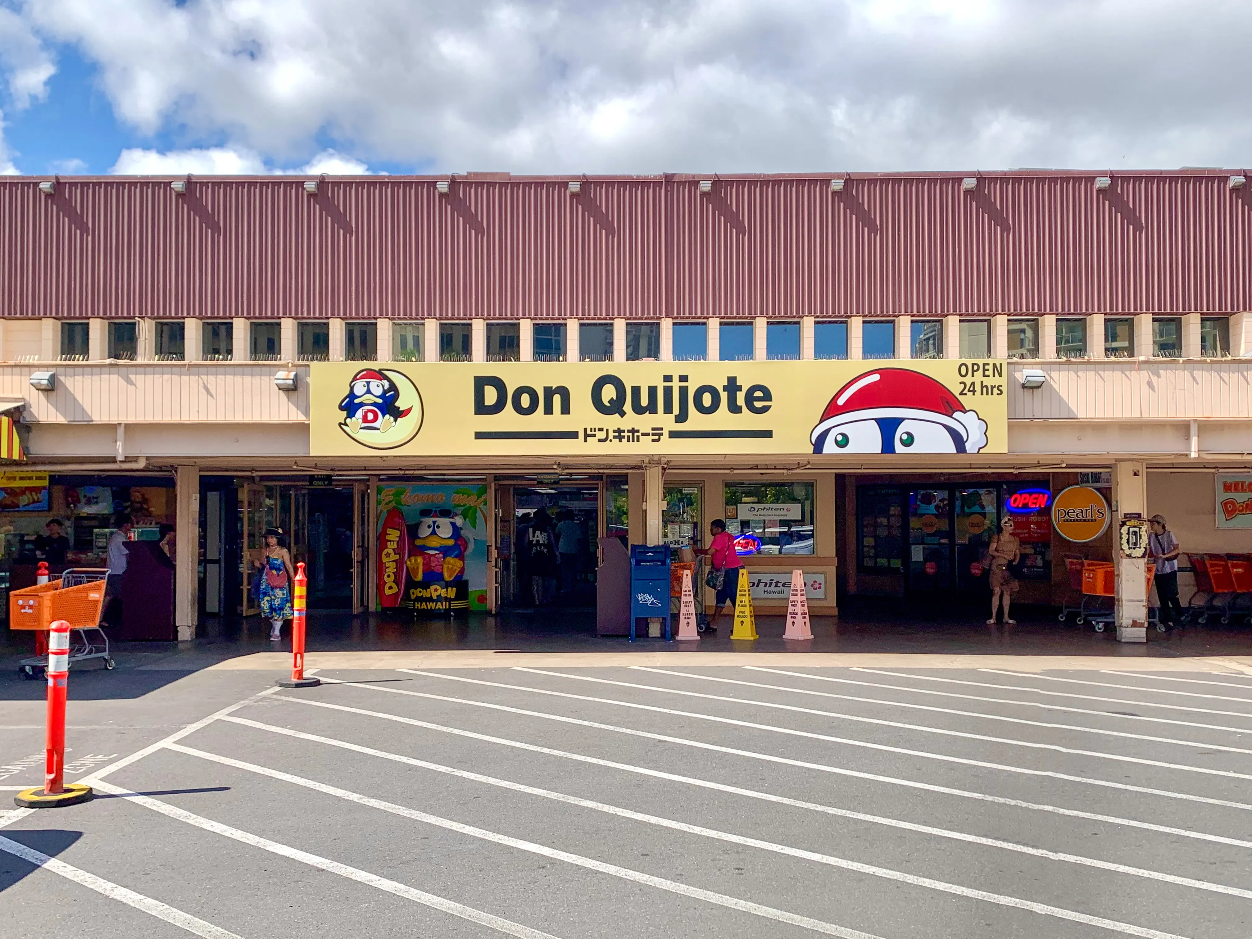 ハワイのドンキホーテ（カヘカ店）の外観